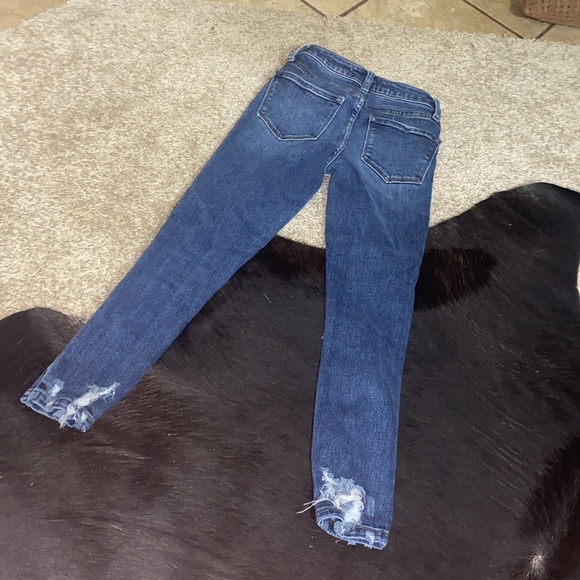 Super cute distressed skinny jeans and perfect used condition - Picture 7 of 10